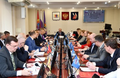 Депутаты утвердили поправки в бюджет города на 2023 год и приняли решение об установке мемориальных досок Героям России